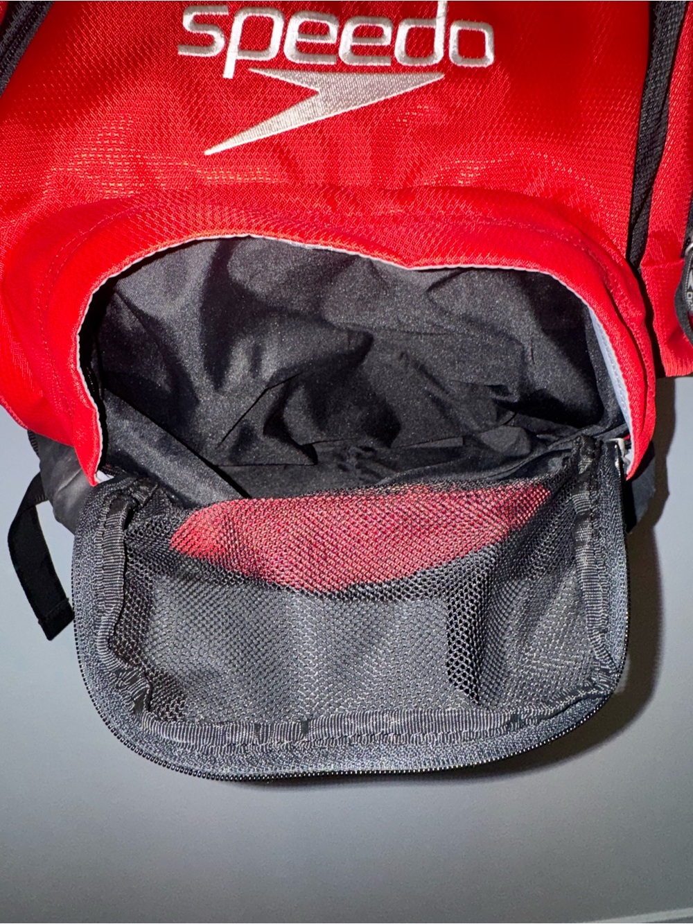 Speedo Red and Black Sport Backpack with Logo - Picture 9 of 9
